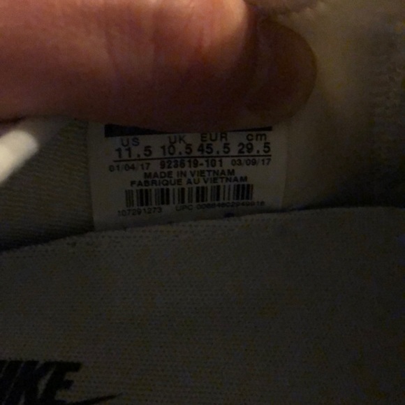 Nikes - Picture 4 of 4
